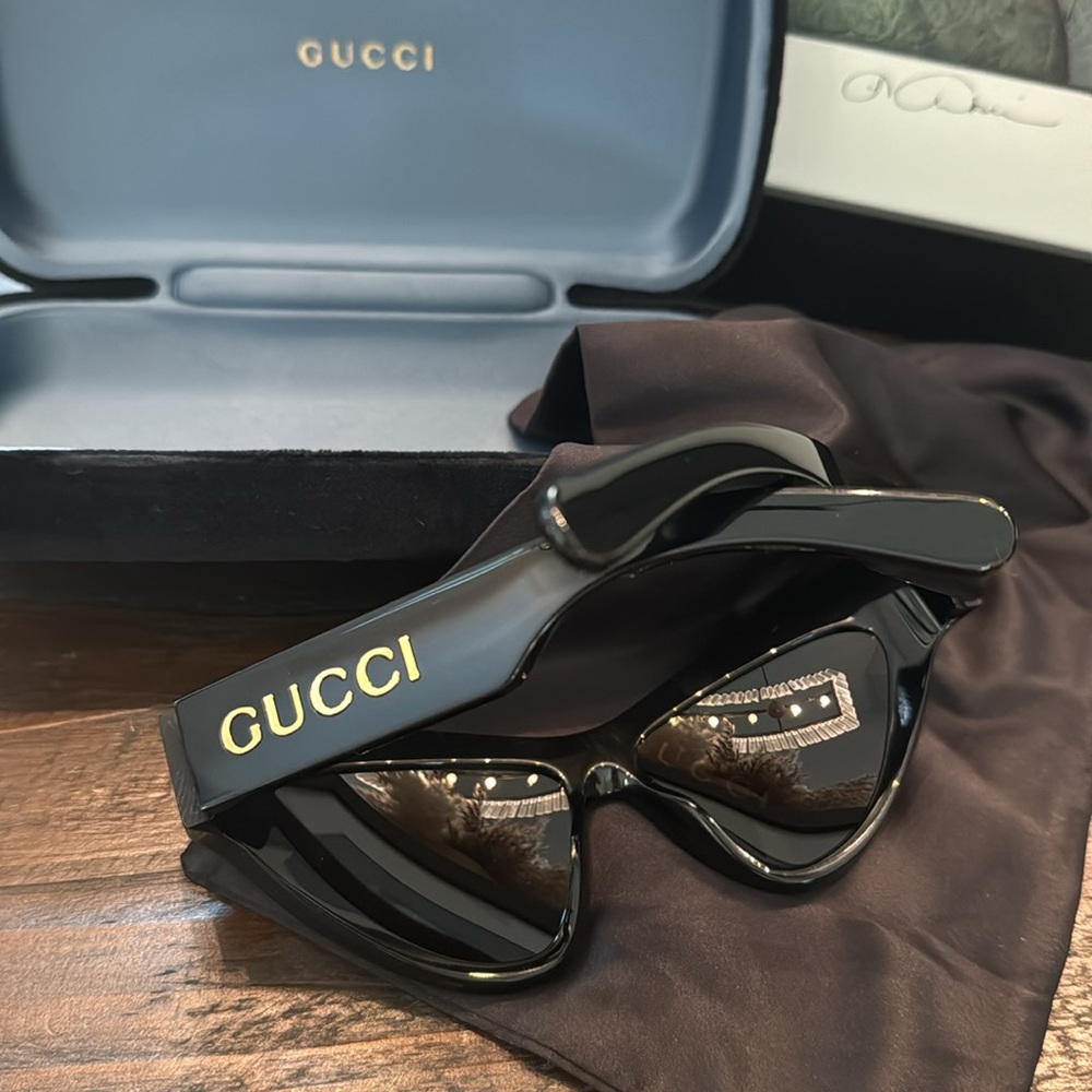 Gucci Cat eye Sunglasses ๐โโฌ - Picture 3 of 6